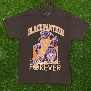 Marvel, Black Panther Wakanda Forever Movie Graphic T-shirt size Large